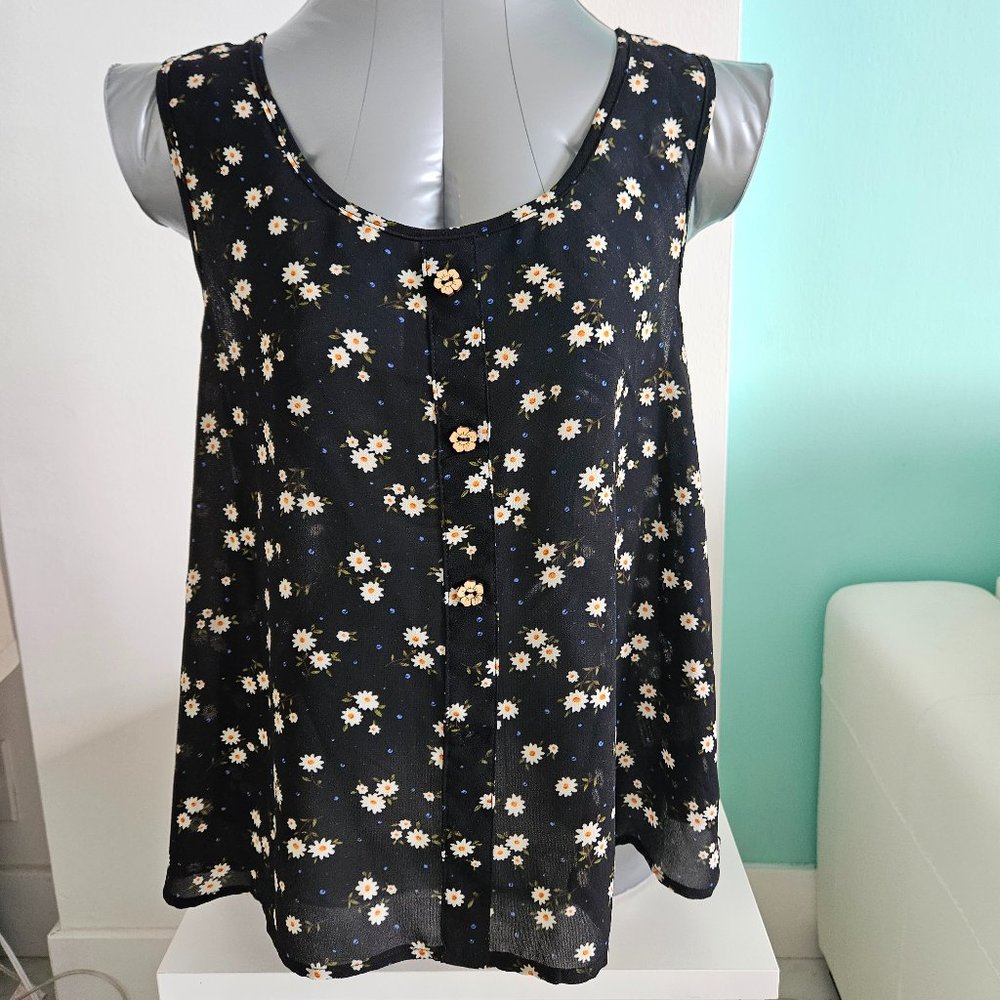 MINE Floral blouse in large Like New